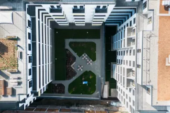 1749021687-dresdner-21