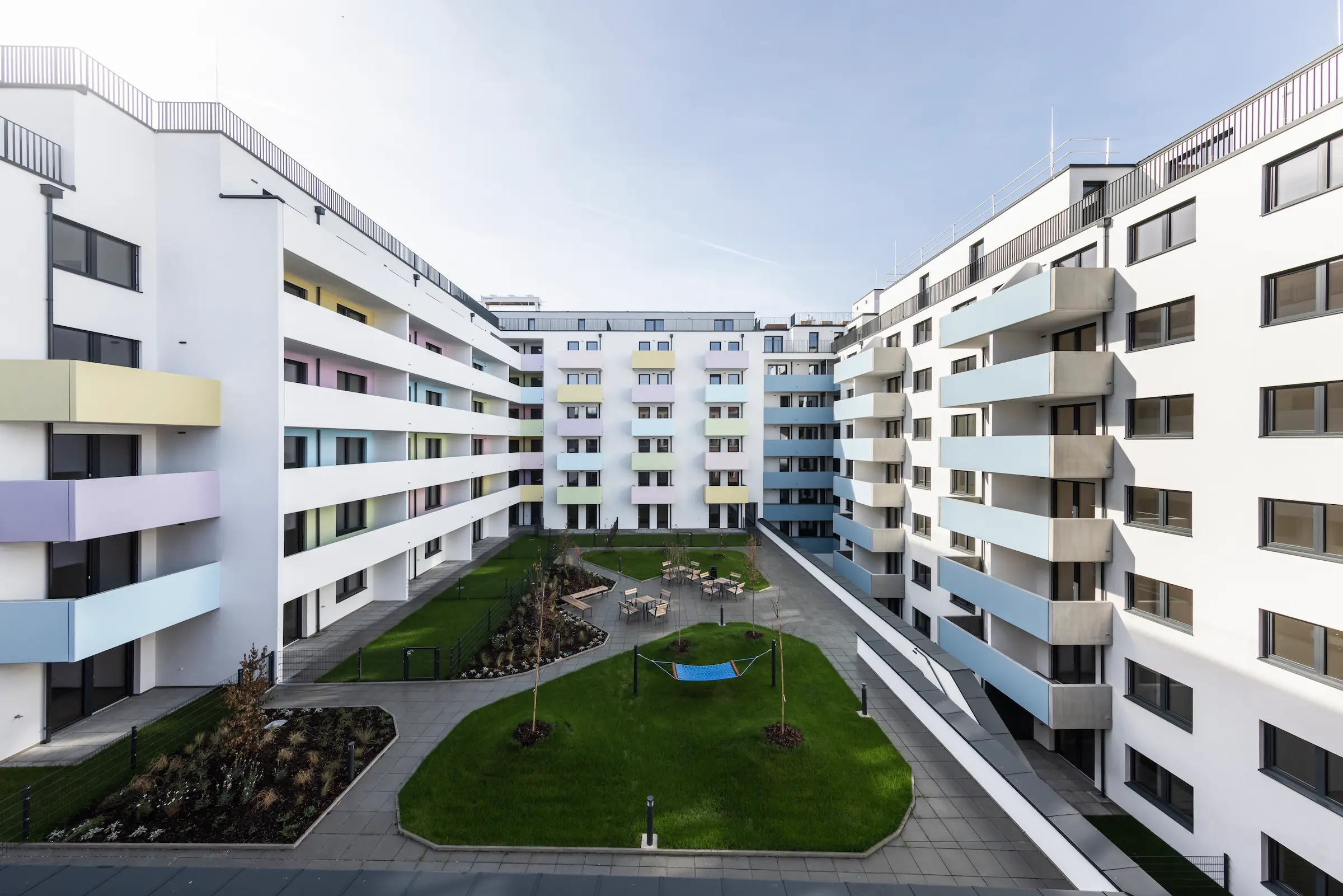 1749021223-dresdner-1