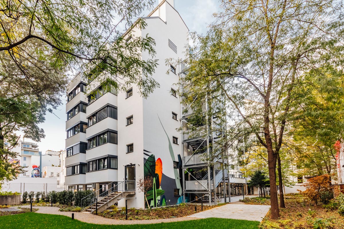 1730888693-home4students-gro-aussen-9